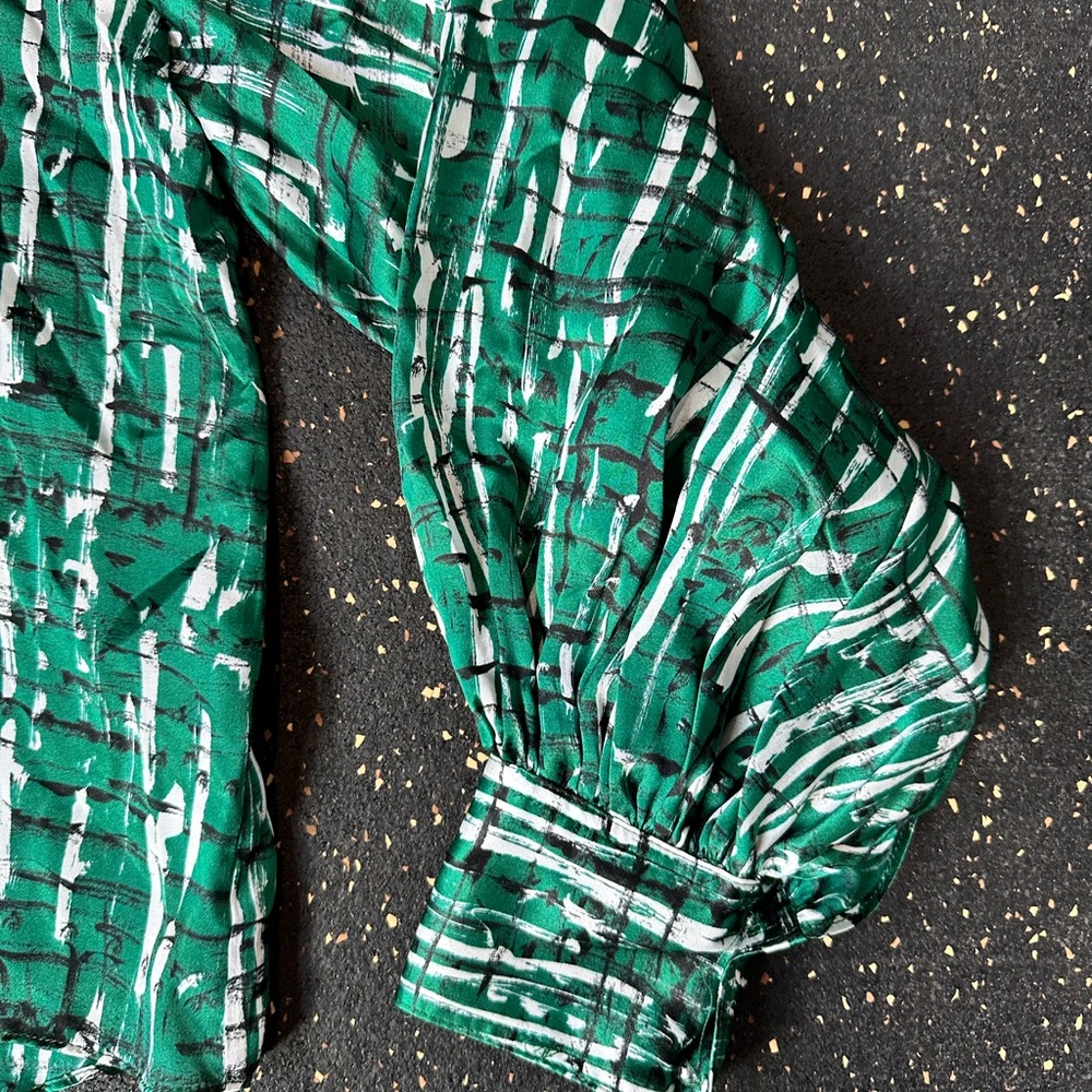 Hunter Bell Green Patterned Blouse - image 2